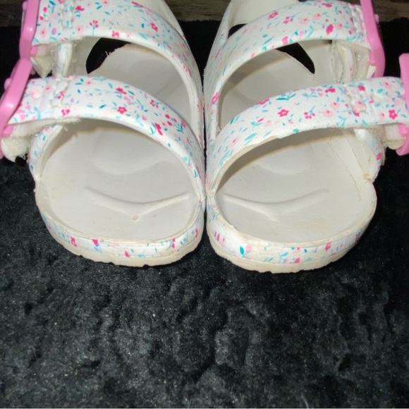Toddler Girls’ Sandals - Size 4 - Picture 4 of 9